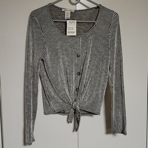 Cute top size L in junior